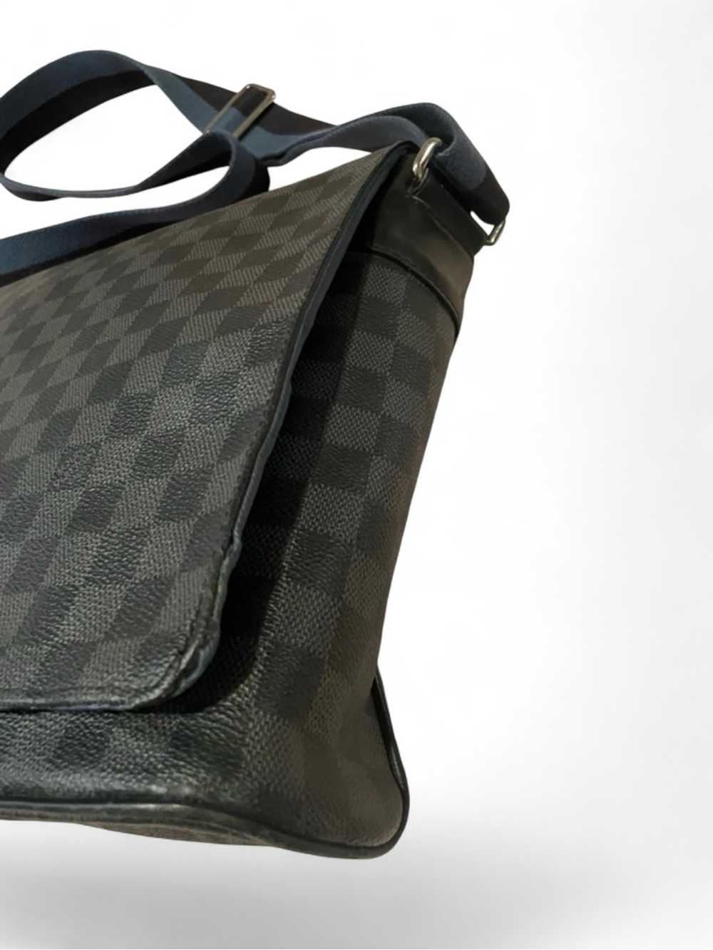 ✨💎LOUIS VUITTON💎✨ Damier Graphite & Blue Messenger Bag - Picture 6 of 14
